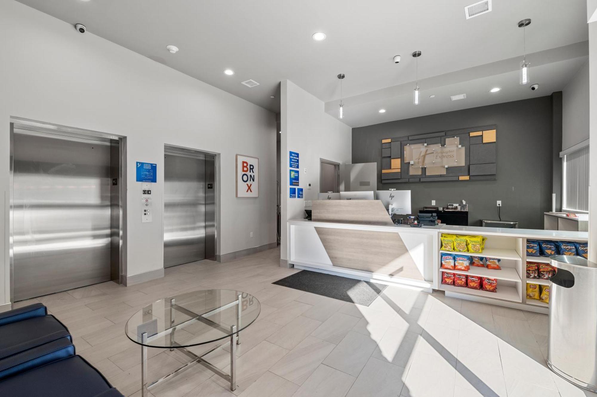 Holiday Inn Express & Suites New York Ngoại thất bức ảnh