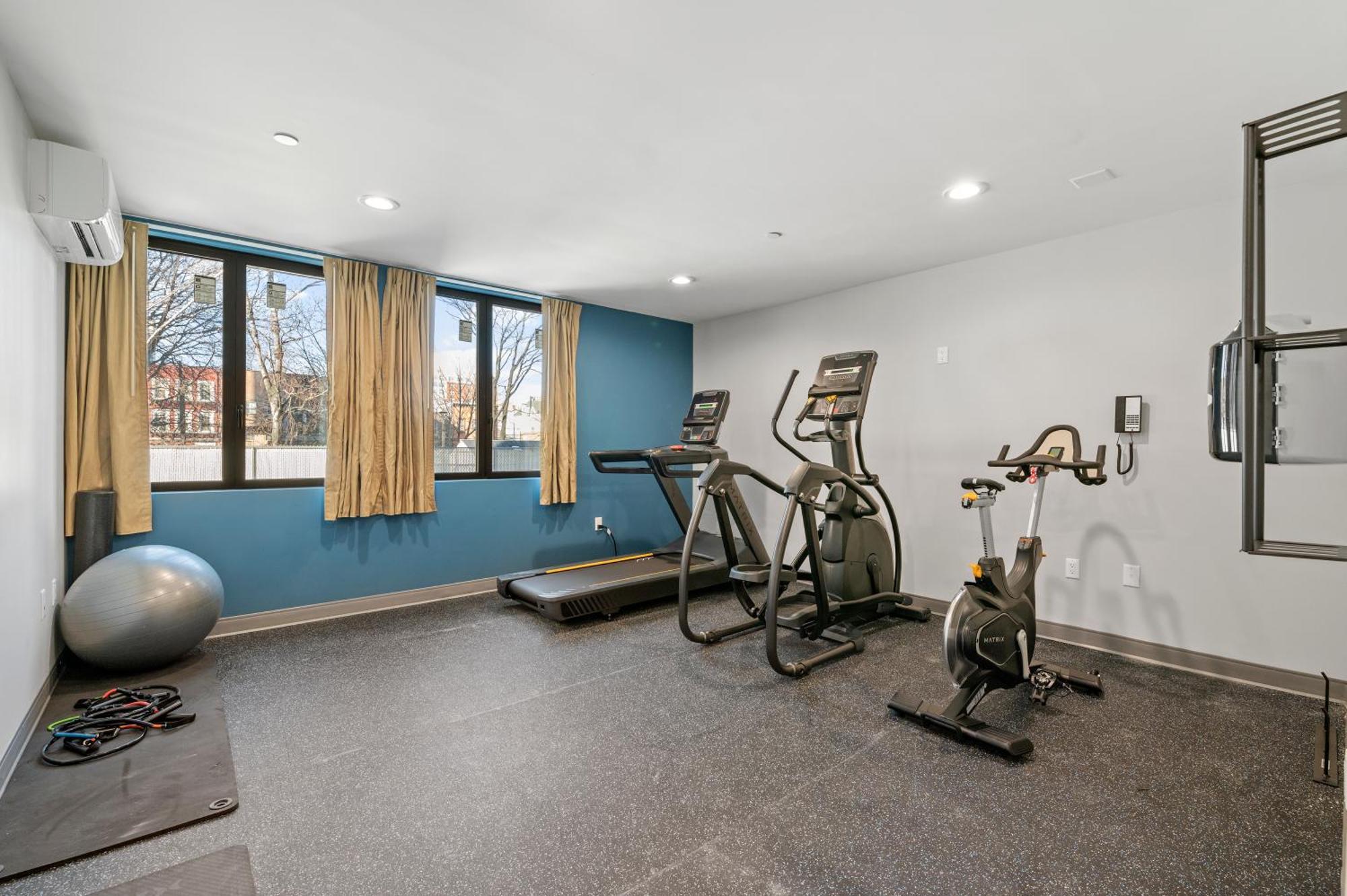 Holiday Inn Express & Suites New York Ngoại thất bức ảnh