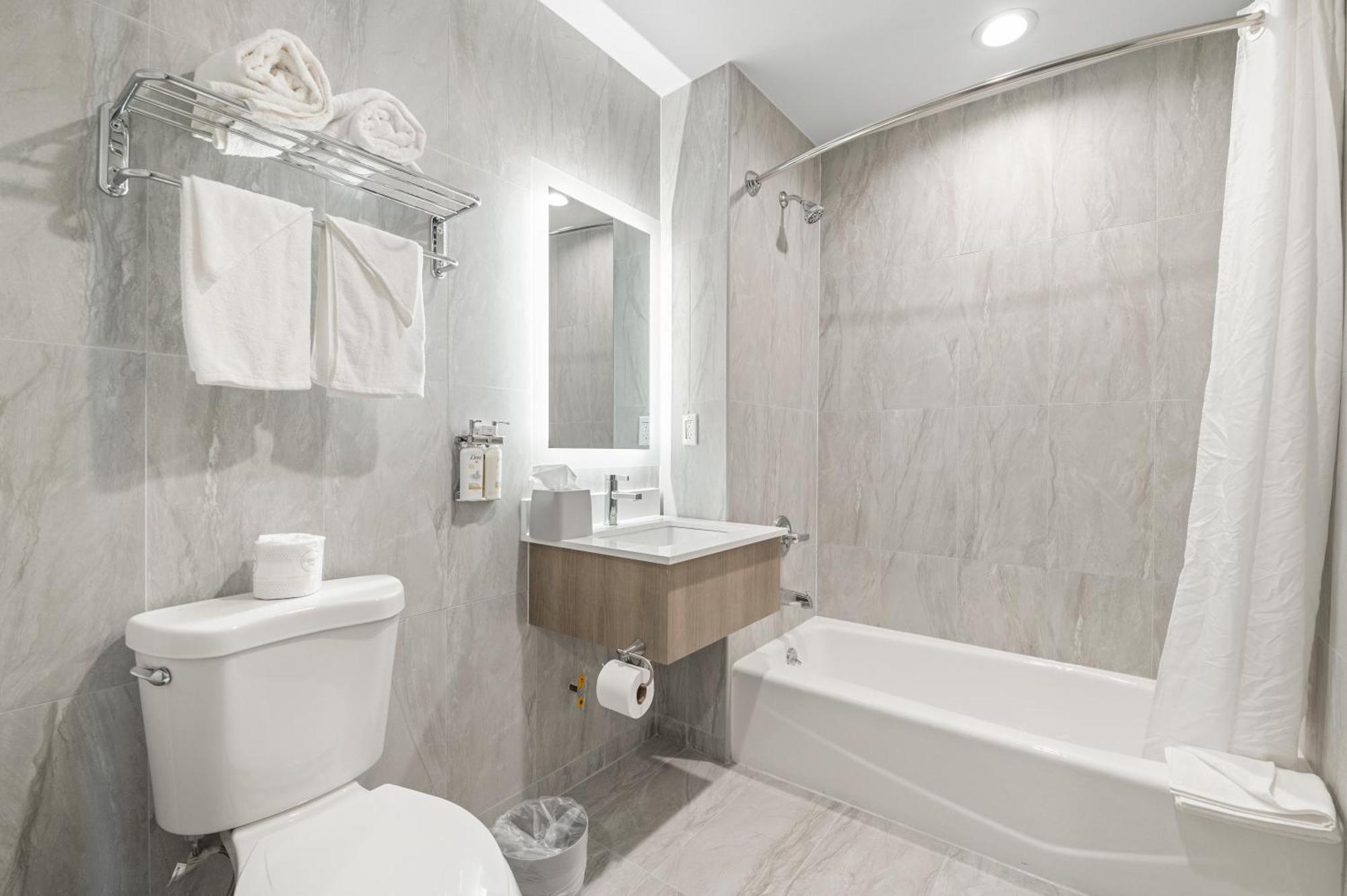 Holiday Inn Express & Suites New York Ngoại thất bức ảnh