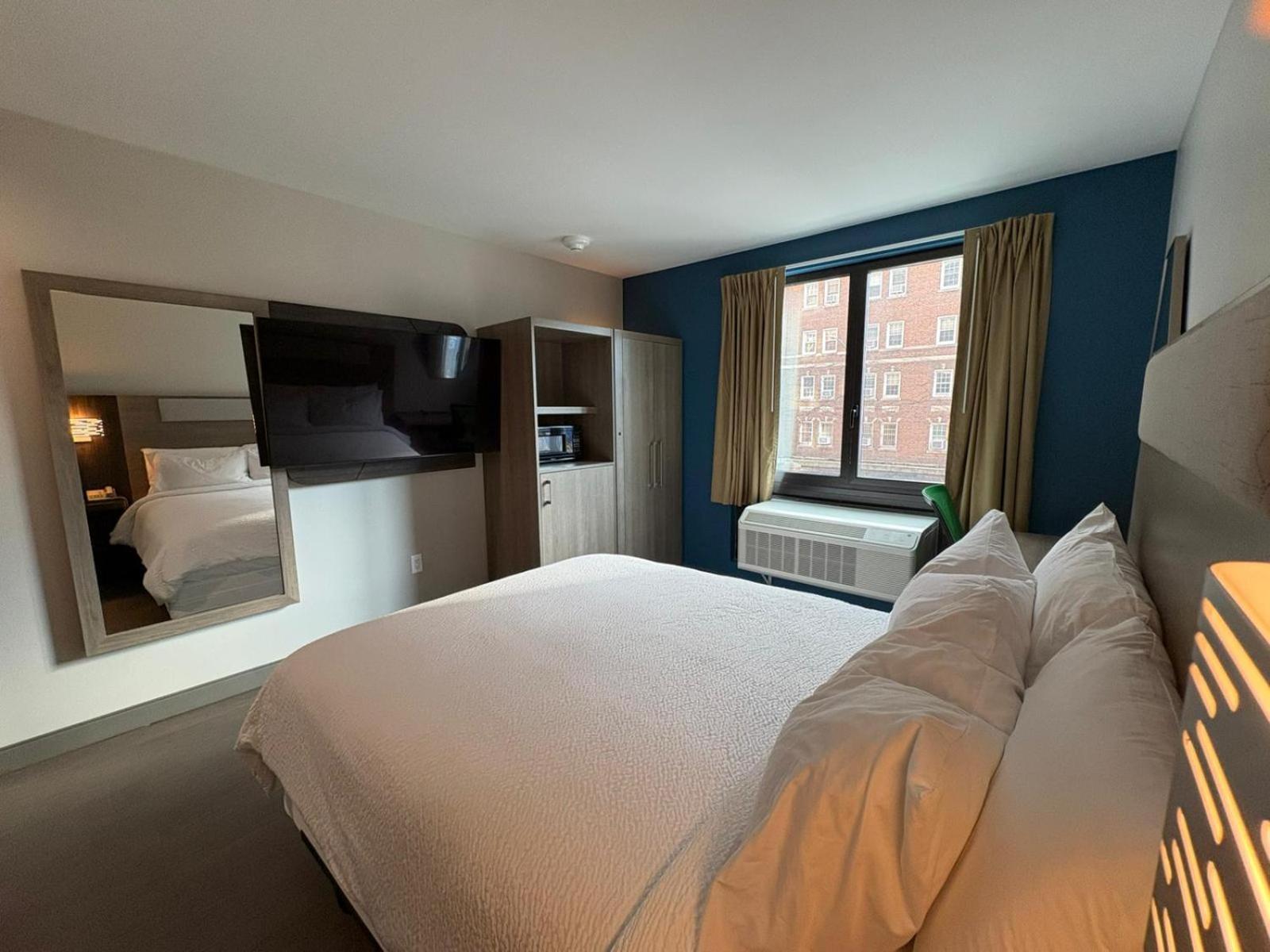 Holiday Inn Express & Suites New York Ngoại thất bức ảnh